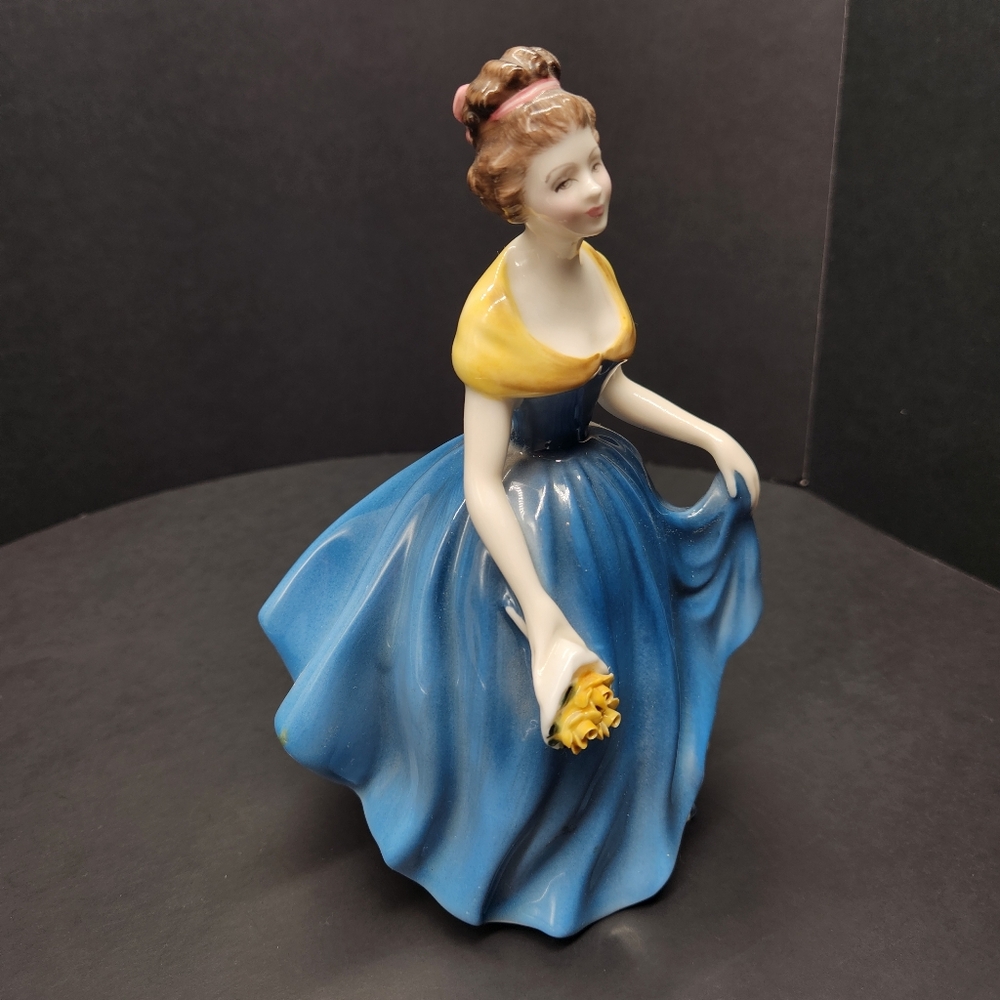 Vintage 70s Royal Doulton figurine lady Melanie HN2271 collectible Made England